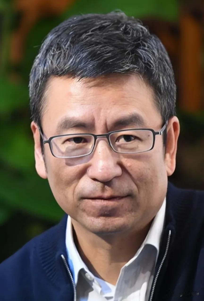 前几天，已经吃过亏的白大主持尽管谨小慎微，但是一句话又被网民揪着不放，并怼上了热