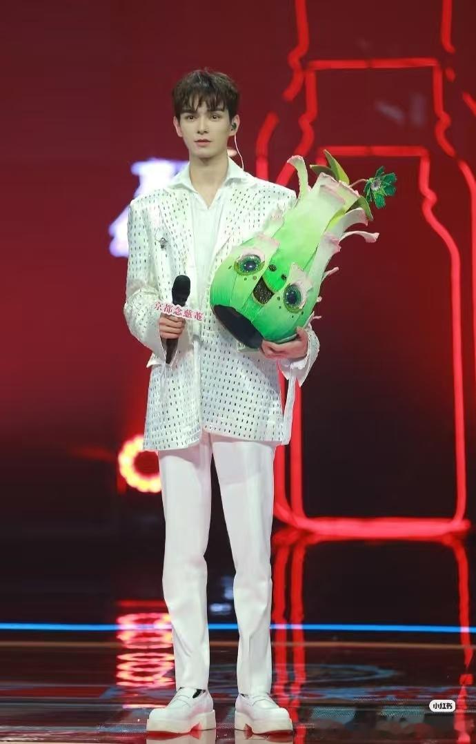 何昶希[超话]  💜  金纺香氛大使何昶希 希希不出现 只好继续发希希考古帖[