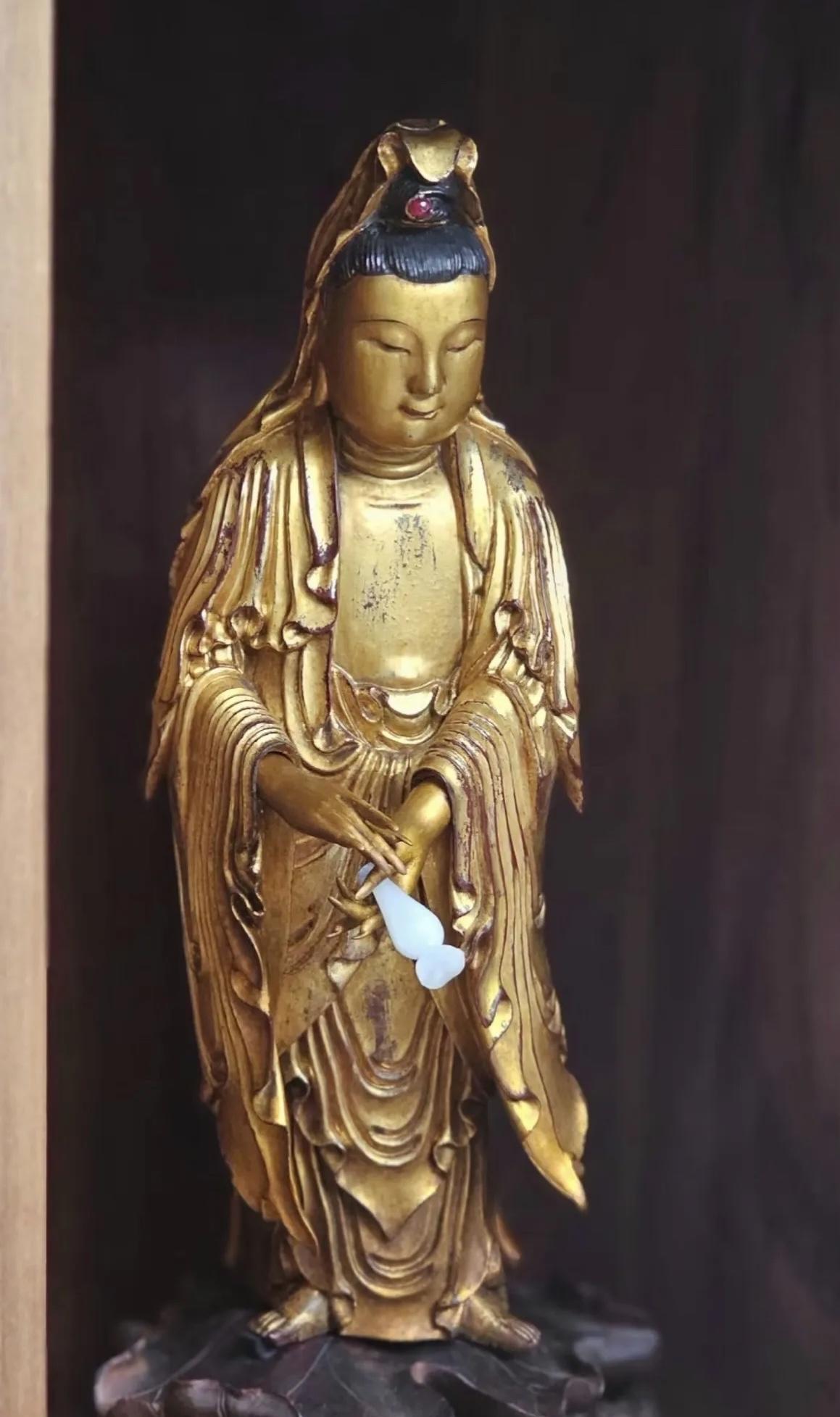 如果一直停留在原地，眼前就只能是一潭死水，看不到新的风景，遇不见更好的人，也活不