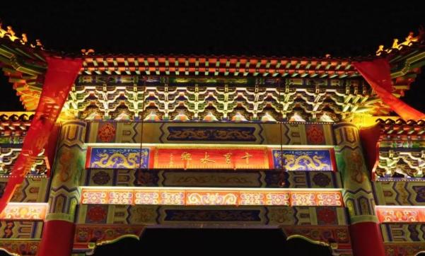 济宁十里湖公园的灯会会不会亏麻了？
济宁十里湖公园的灯会去年凭借会动的蝴蝶出圈，