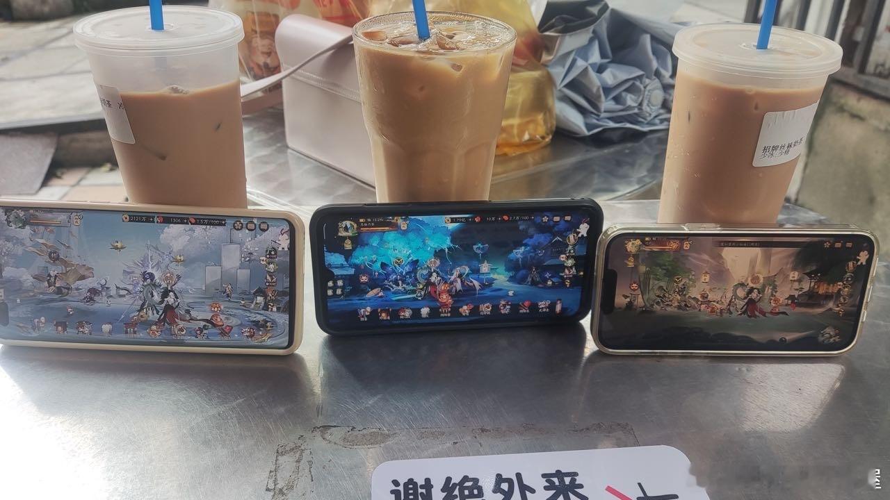 “屋屋您好，我想来投稿跟四年阴阳师搭子面基啦。认识搭子是因为我买他碎片后面他看我