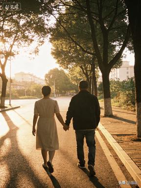 鬼谷子早就道破天机：
“男人一生，
最大的劫，
往往是碰了不该碰的情，
尤其是，