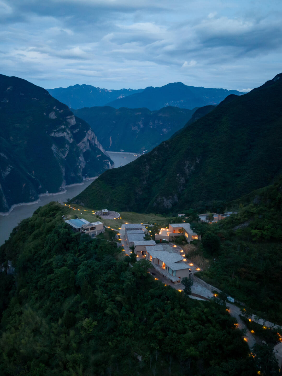 住进云端！重庆巫山目涯民宿，邂逅绝美巫峡🌅