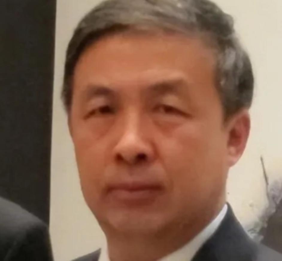 晚一秒就万劫不复！中国该立刻向美国低头，交出发展权才能保命！
六年前中美贸易战剑