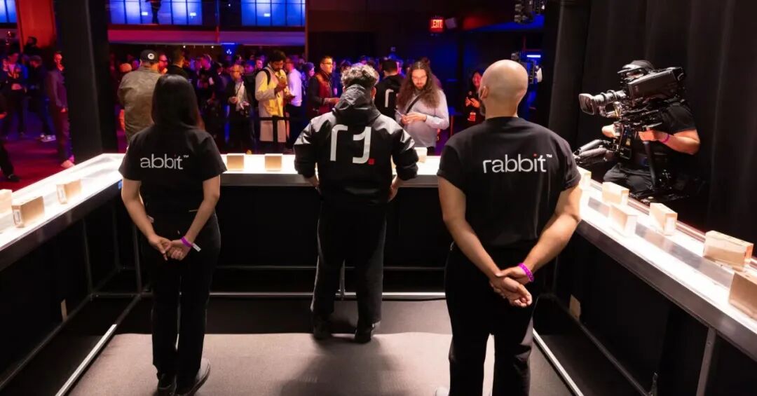 面对全网差评，一个AI创业者的35次回应