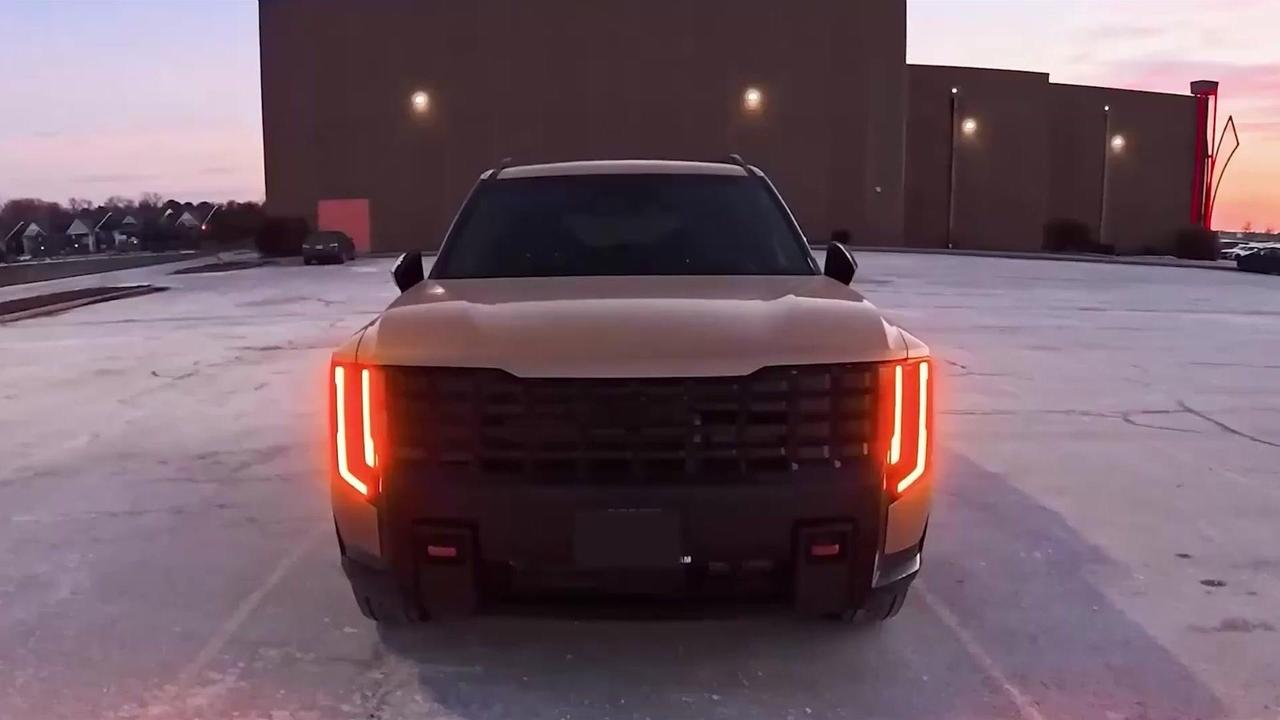 这尾灯也太吸睛了吧！🚗2027款起亚Telluride的尾灯设计真的绝了，LE