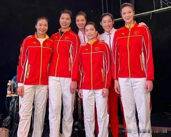 当时的三大排坛美女：惠若琪，张常宁，魏秋月，真是一个比一个漂亮啊，如果能全部认出