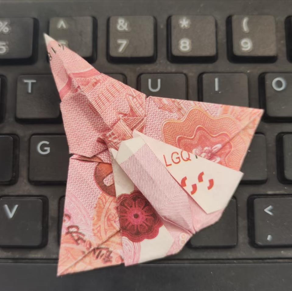 看看我设计制造的这个六代机怎么样？和成都搞的南六差不多吧。