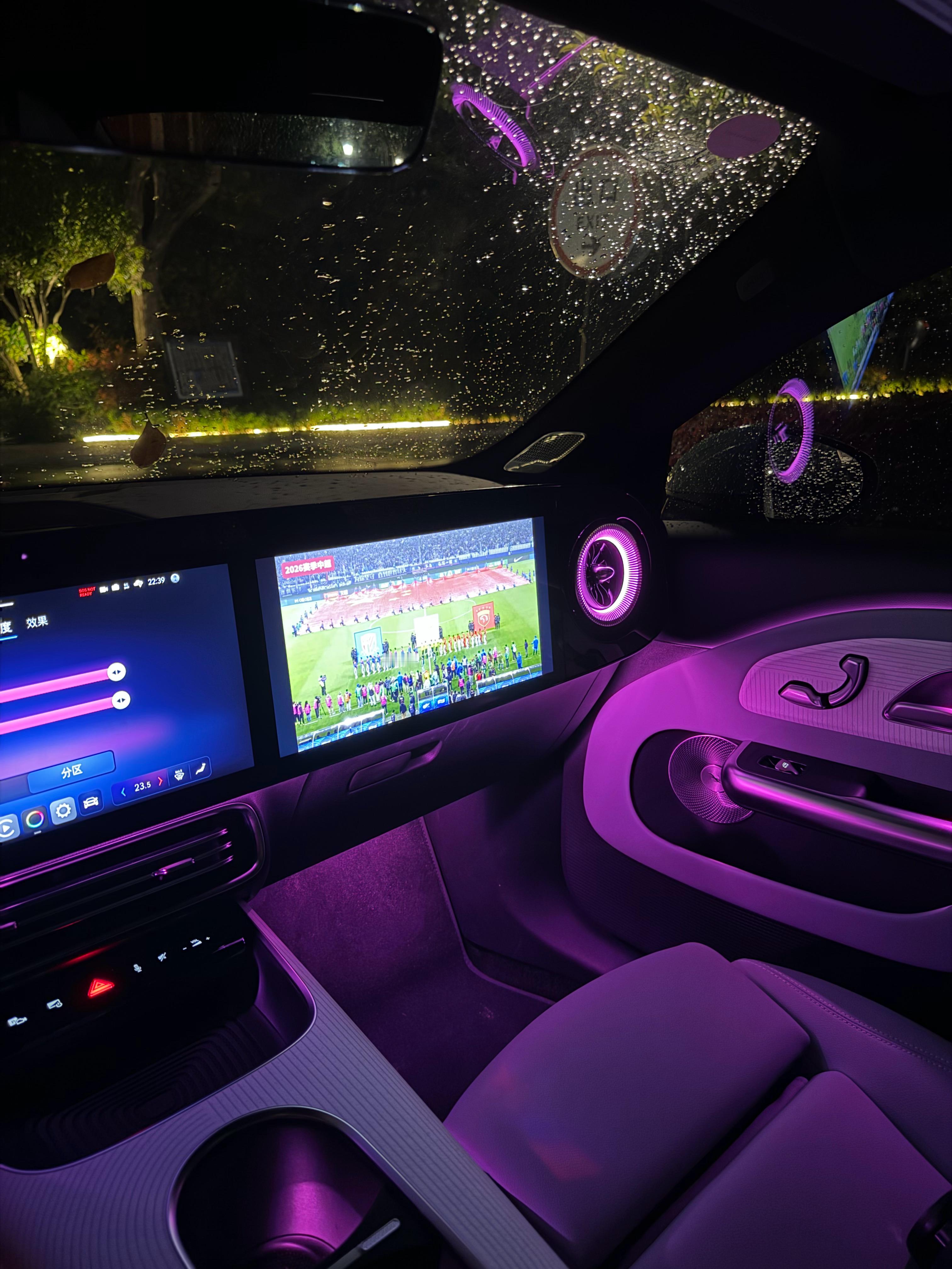 奔奔，你的氛围灯是跟谁学的。成拿手绝活了，惊艳！越级的体验 