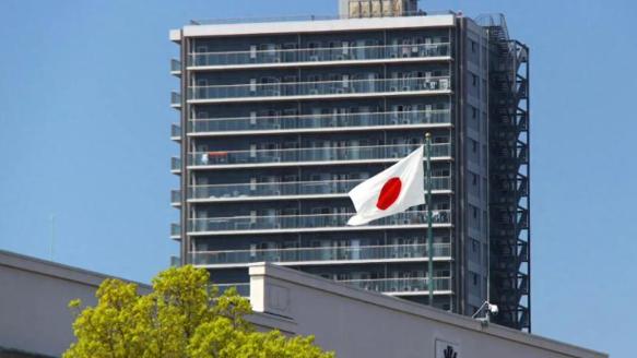 日本现役自卫队官员村田见大翻墙闯馆、威胁中国外交人员的事件，不仅让国人震怒，更让