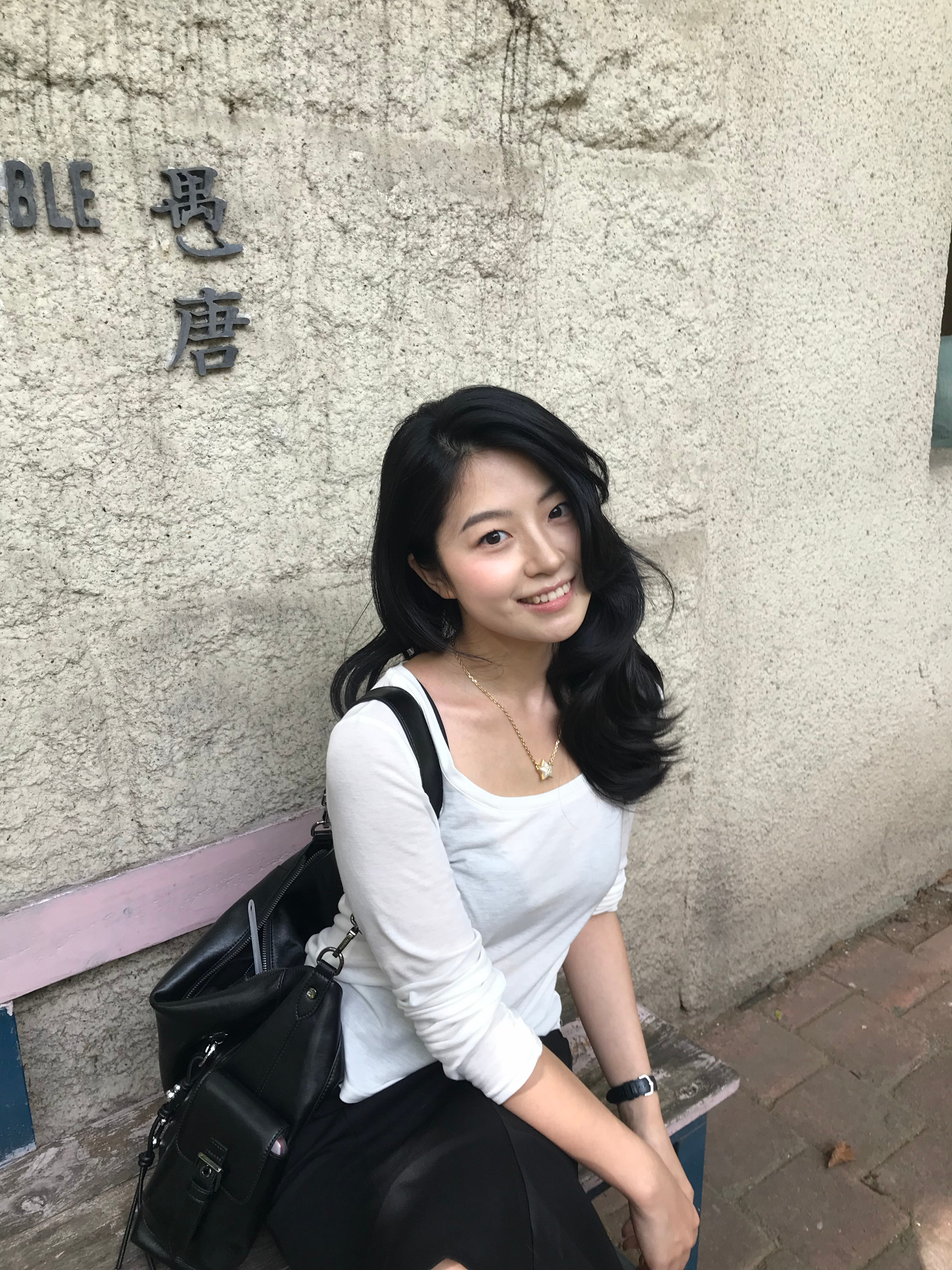 深夜大放送[嘻嘻]嘿嘿拍照眼神呆滞的时候可以看图6️⃣闭目养神一下然后 抓拍[爱