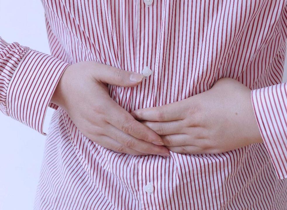 女子长期胃胀，做了多次胃镜没问题，1月后去世，丈夫：要个说法

