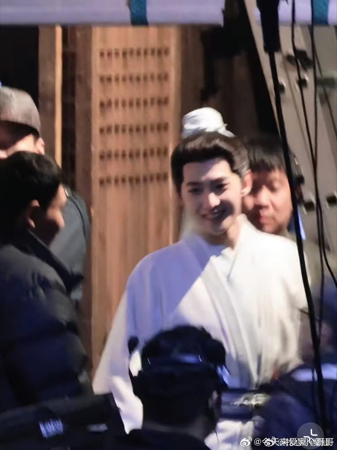 杨洋《不让江山》状态还挺好的，可惜穿这丑衣服 