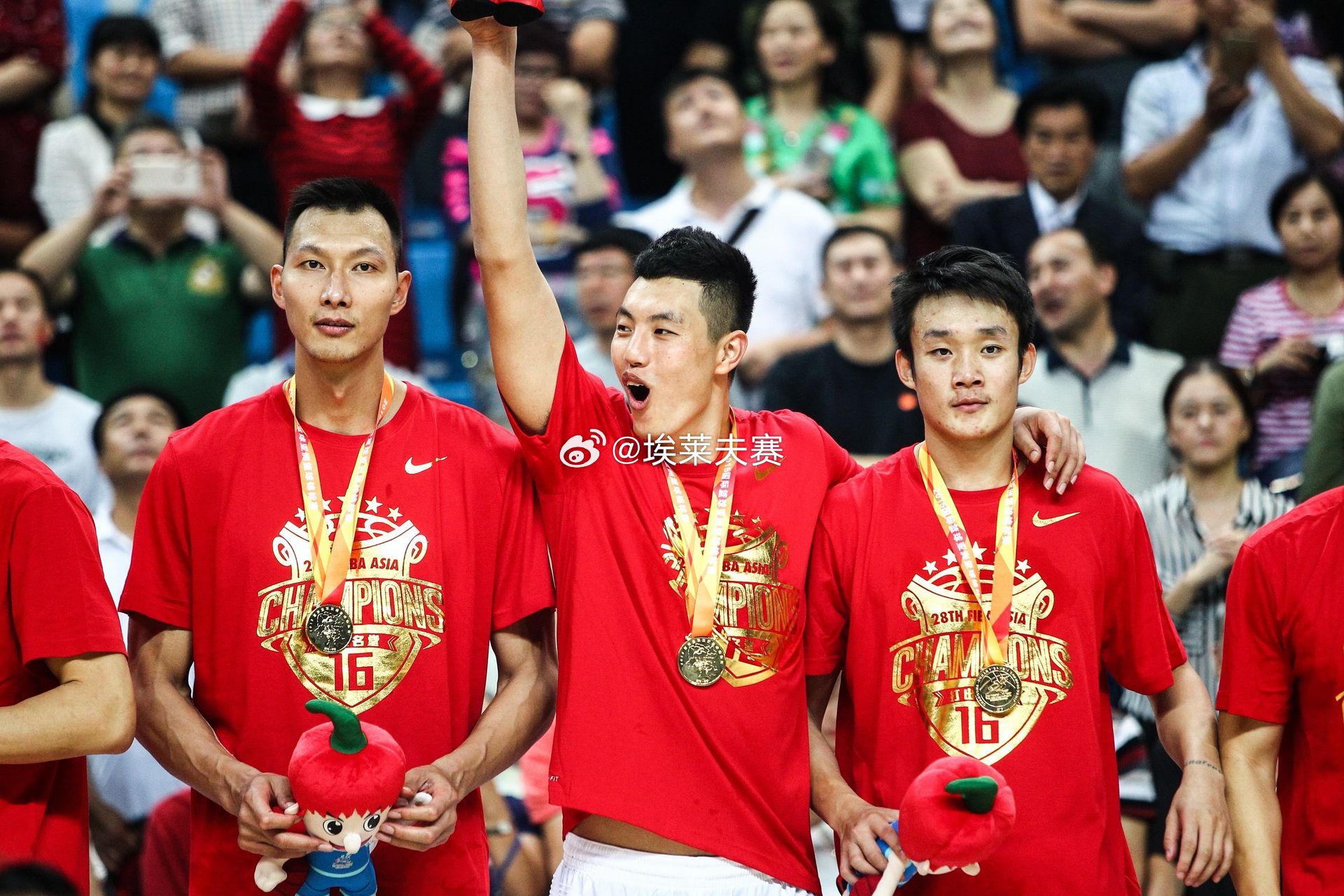 北京首钢丁彦雨航退役 昨晚丁彦雨航宣布退役后北京男篮队长翟晓川更新社交媒体为其送
