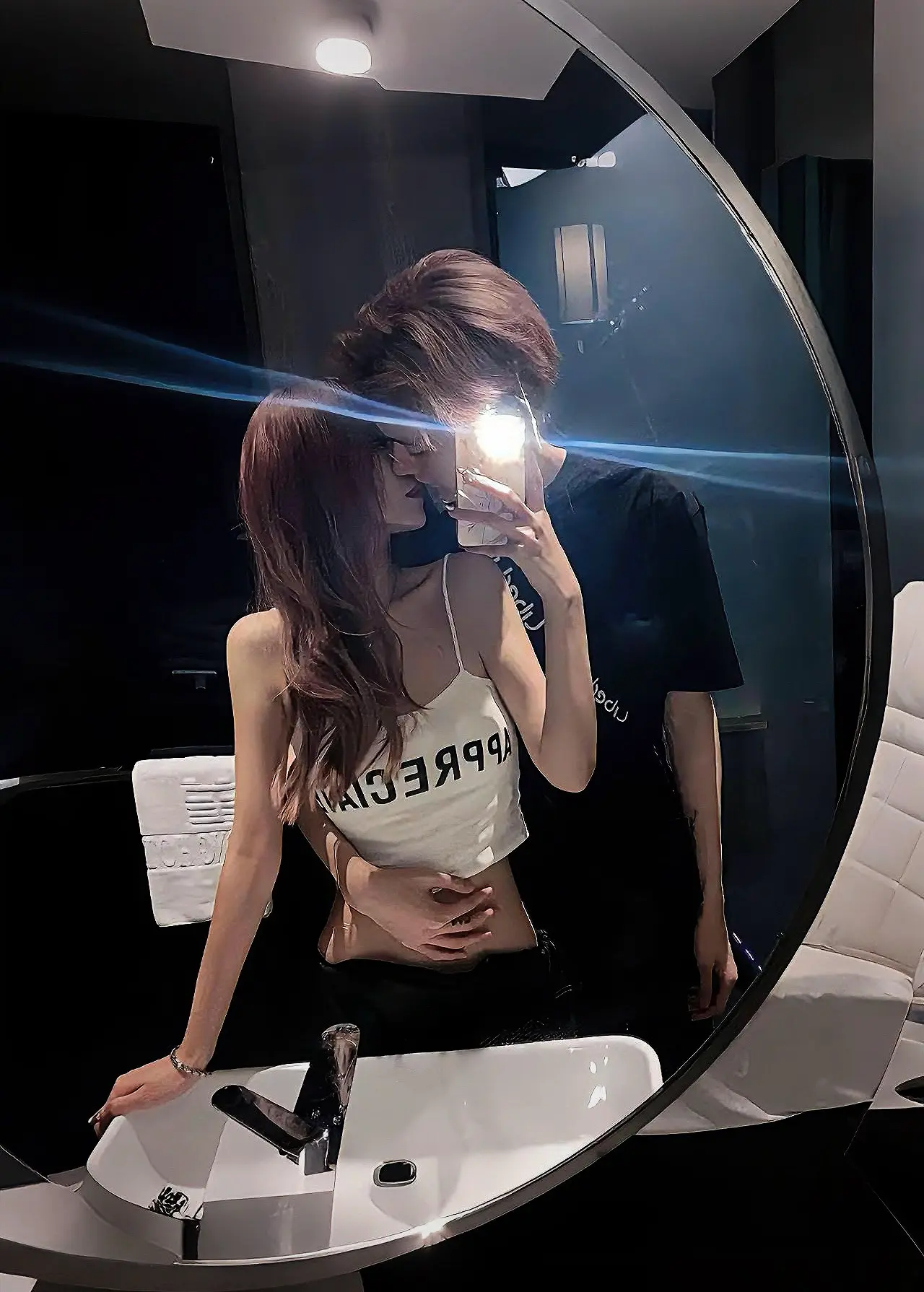 只能喜欢我 只能和我亲亲 你没得选.