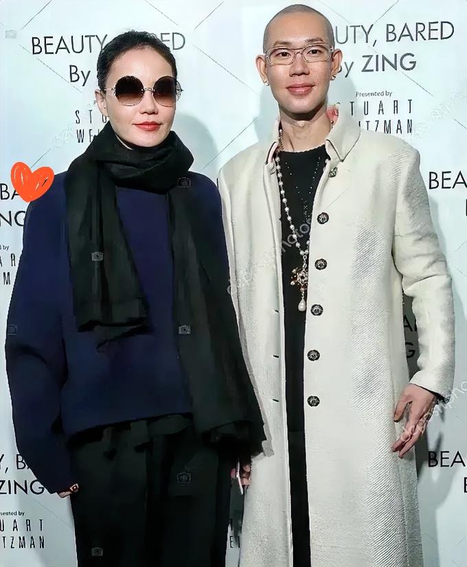 这就是王菲的御用化妆师，
是不是面相极好，有种佛相缘，

而且人家还是，华人化妆