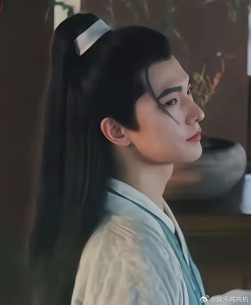 所以，杨洋《凡人修仙传》的热度会超过肖战的《藏海传》？​近日，有眼尖的网友发现：