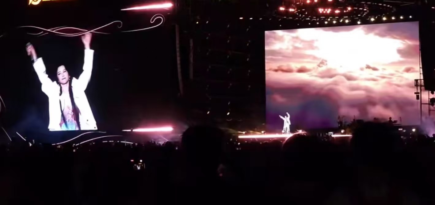 谭维维如果有来生万人大合唱谁能不爱谭维维的现场！在现场的小伙伴们真的是太幸福了，