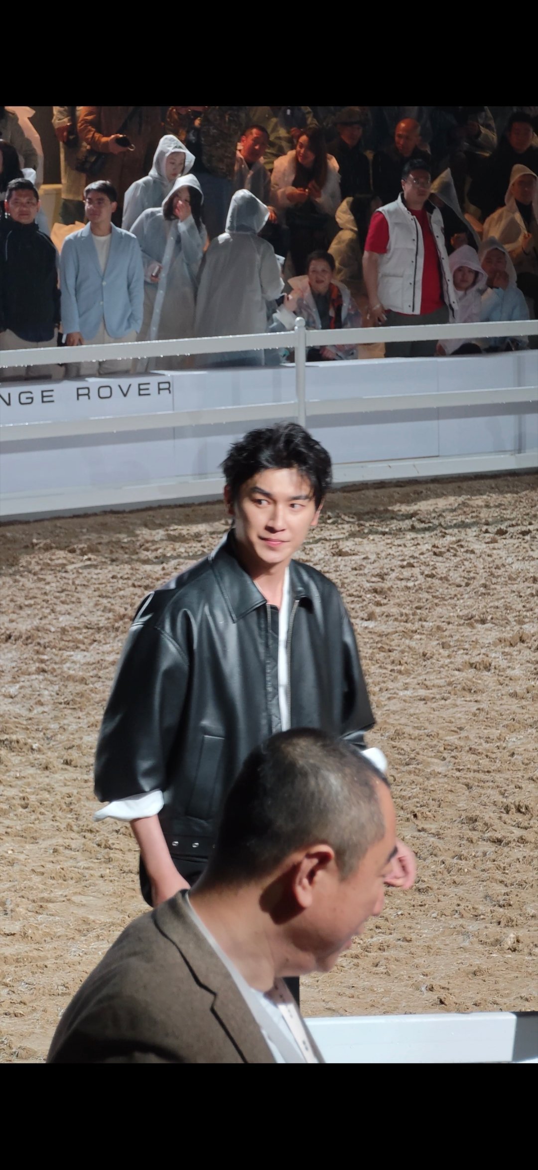 杨旭文就在我脸上！！！还跟我say hi！杨旭文 北京·王府井商业街