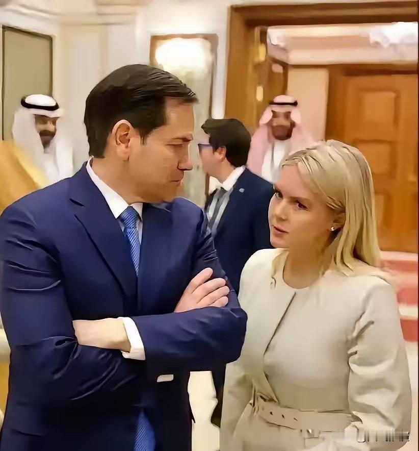说真心的，在美国那帮政客里，也就卢比奥和卡罗琳算是活明白了。

美国政客里这俩人