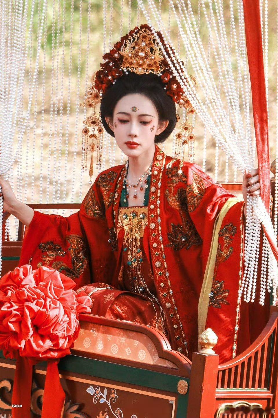 孟子义尚公主大婚红衣造型好美啊好华丽浓颜系长相就适合大红色 