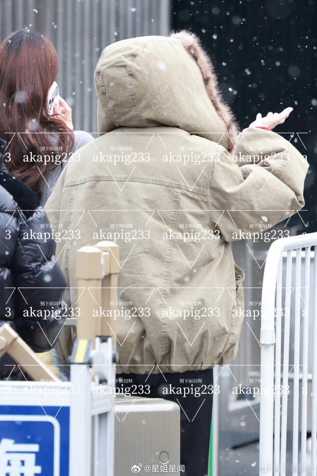 白鹿央视春晚首次联排路透🈶期待春晚舞台，彩排一切顺利~ 白鹿央视春晚首次联排白