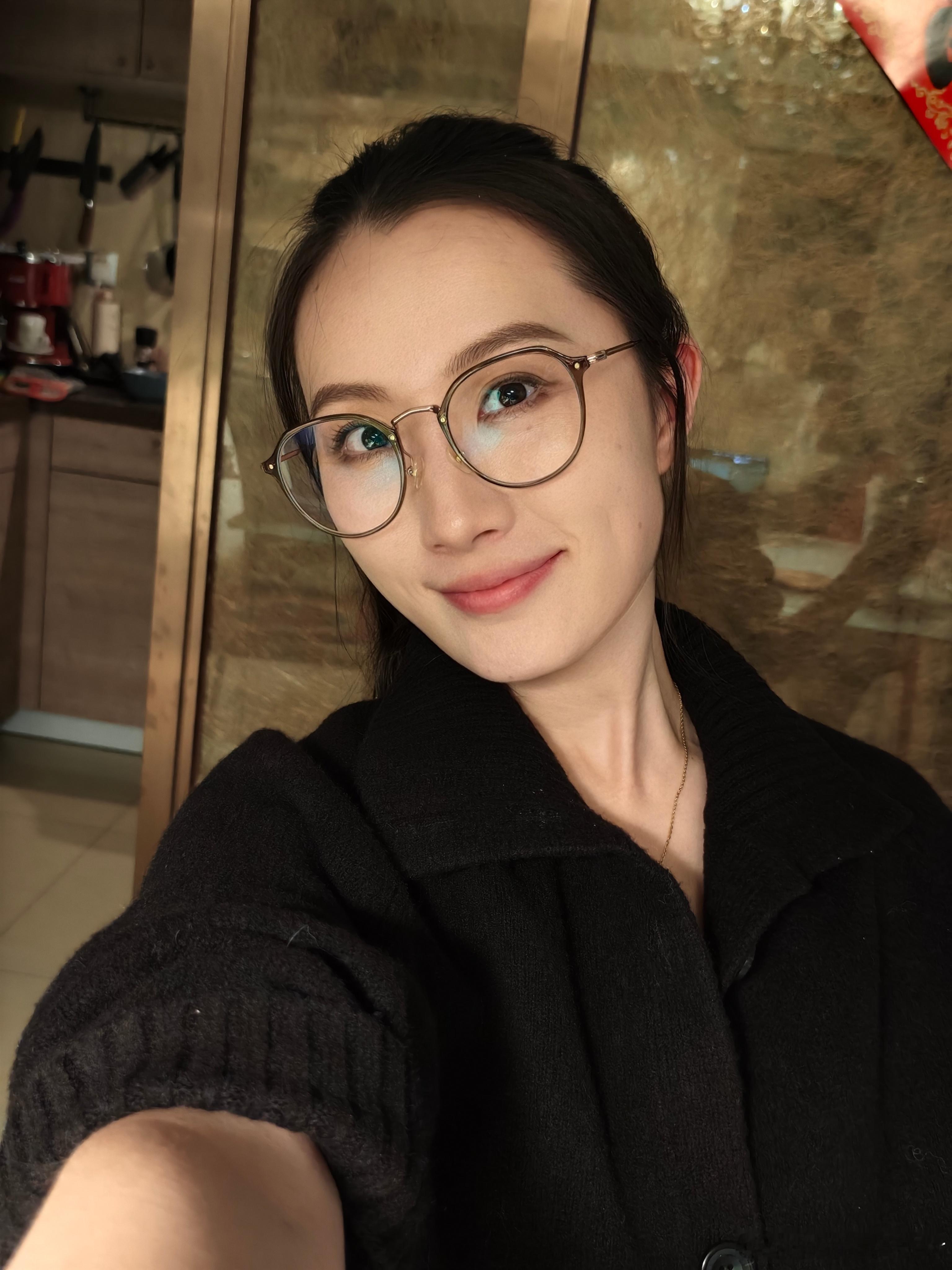 工作时间结束 肥宅时间开始回家吃个外卖追追剧（黄石1923太好看了 强烈推荐 北