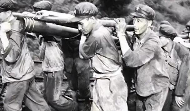 1979年夏天，时隔19年。俺们连江苏省退伍胡老兵回连队了。
部队是铁打的营盘流