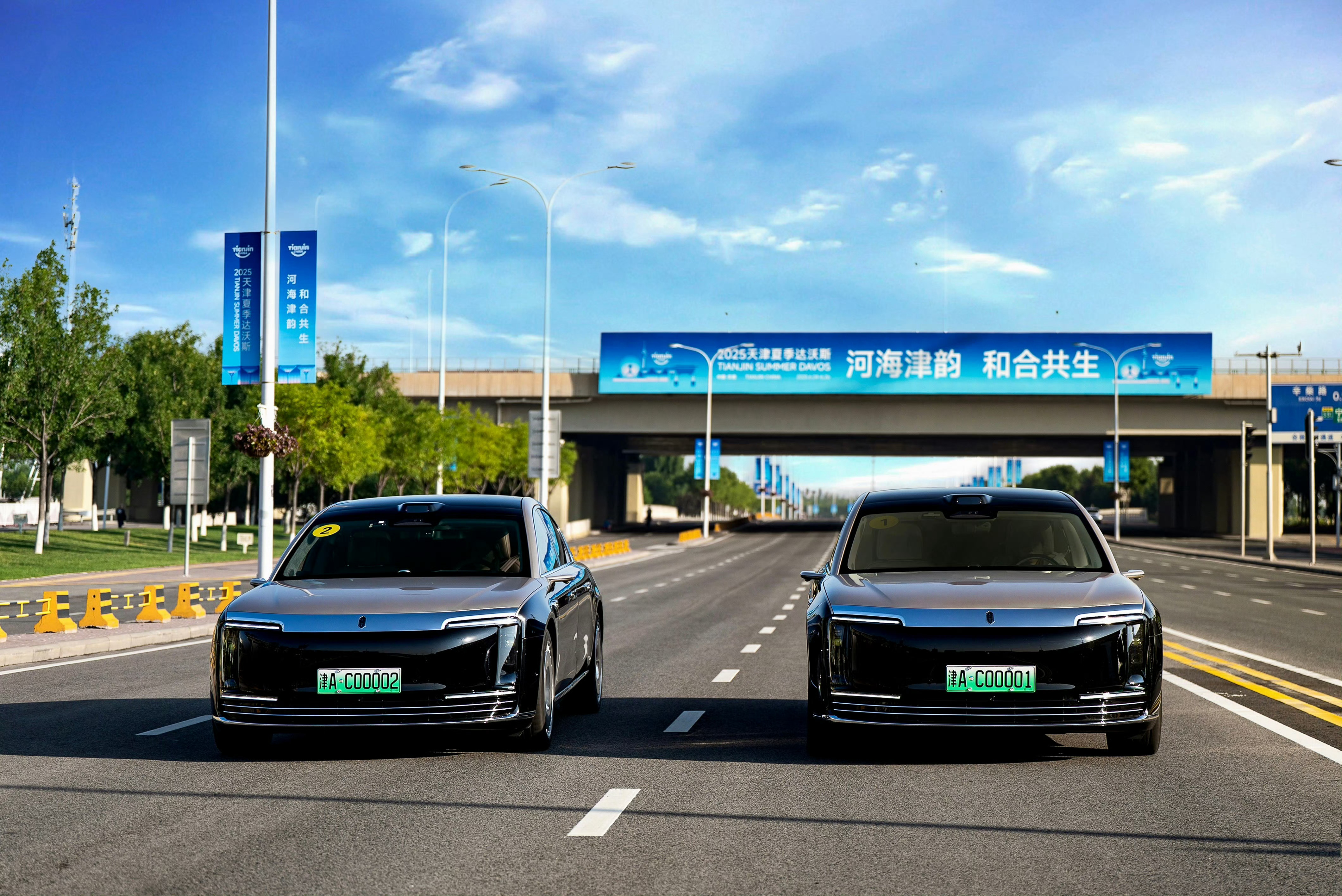 来天津看了一下，达沃斯论坛很尊尊界s800  ​​​