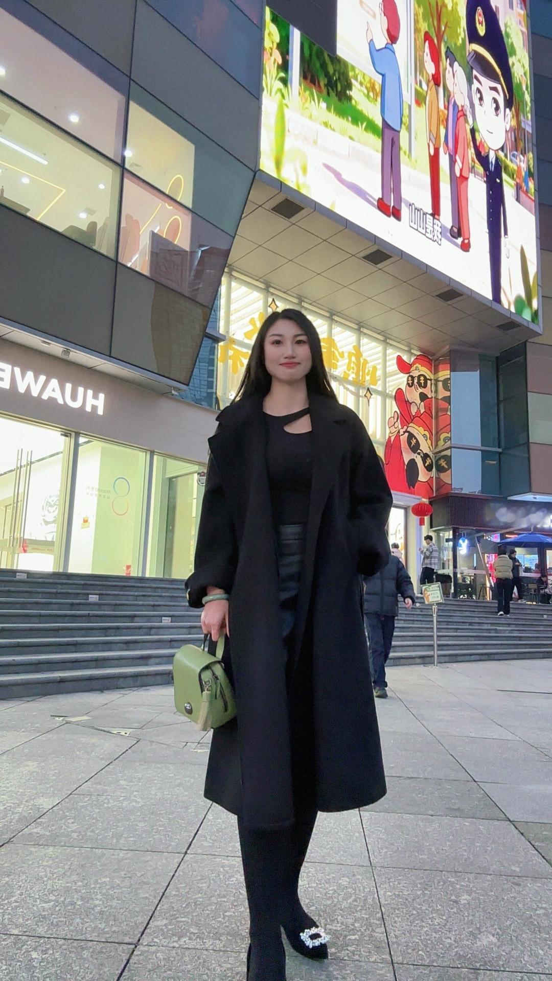 我跟你谈感情，你说我幼稚，跟你谈钱，你说我物质，跟你谈细节，你说我屁事多，那我跟