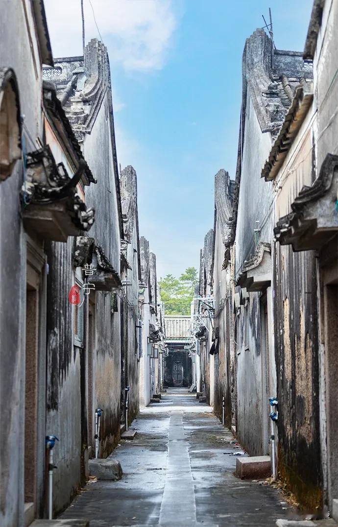 岭南第一回形屋

新溪村位于普宁市境内的榕江南岸，历史悠久，是保存完好的潮汕特色