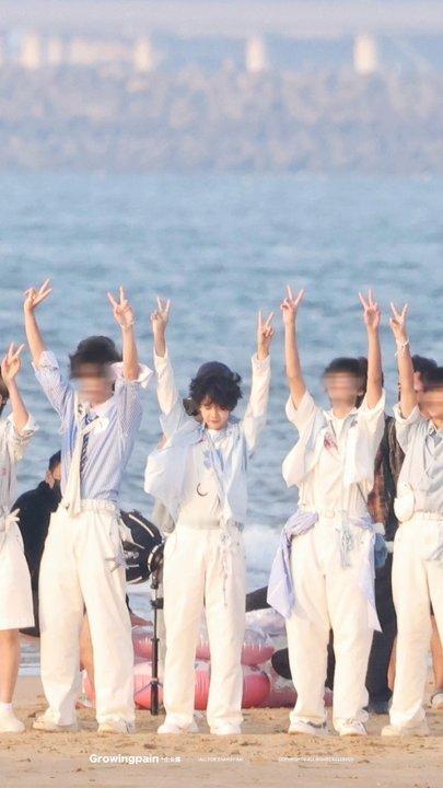 张奕然卷毛look张奕然海边拍摄路透 张奕然海边拍摄路透来啦 