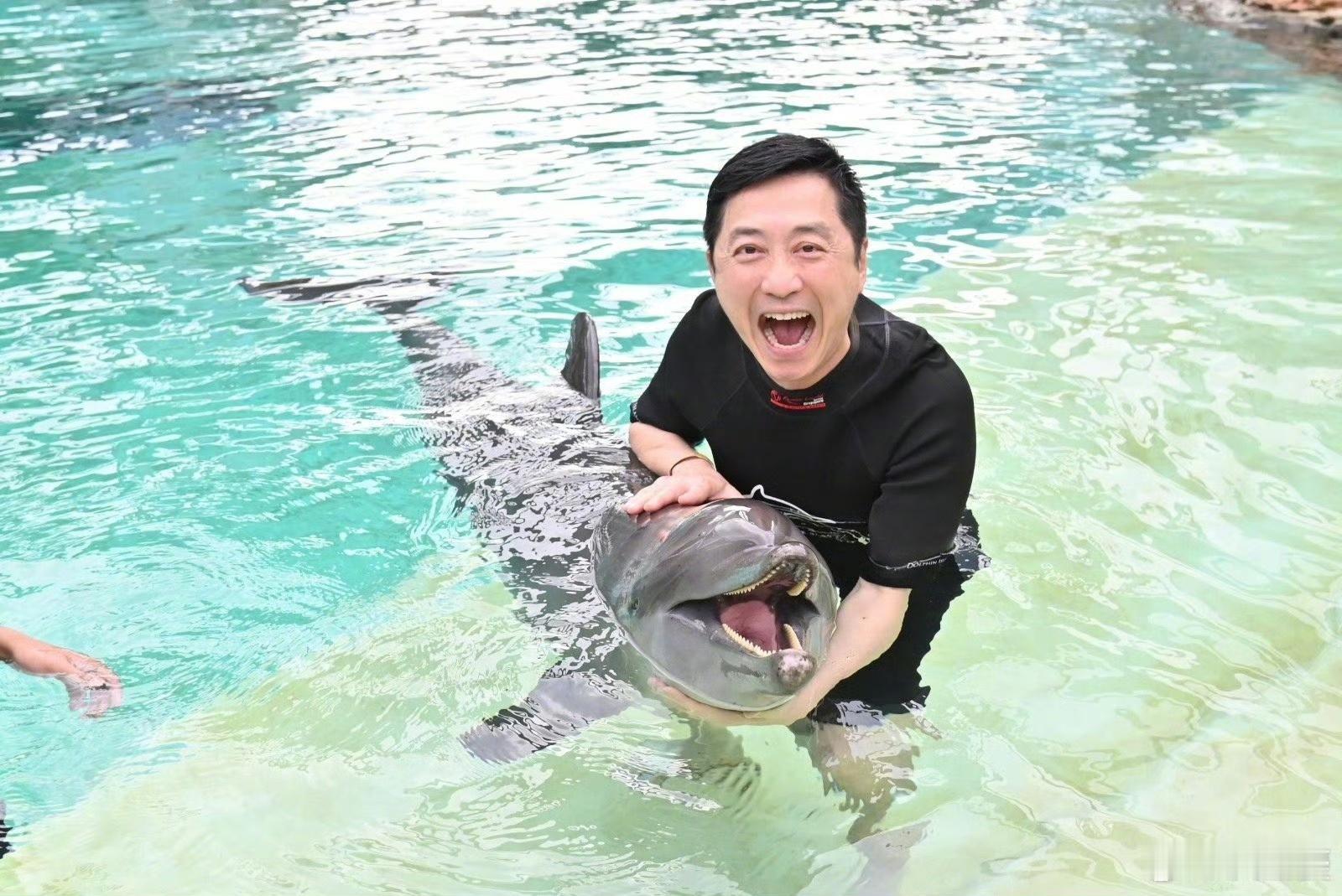 庾澄庆64岁上班状态 哇塞！64岁的庾澄庆去录制《声生不息》时那上班状态绝了！他