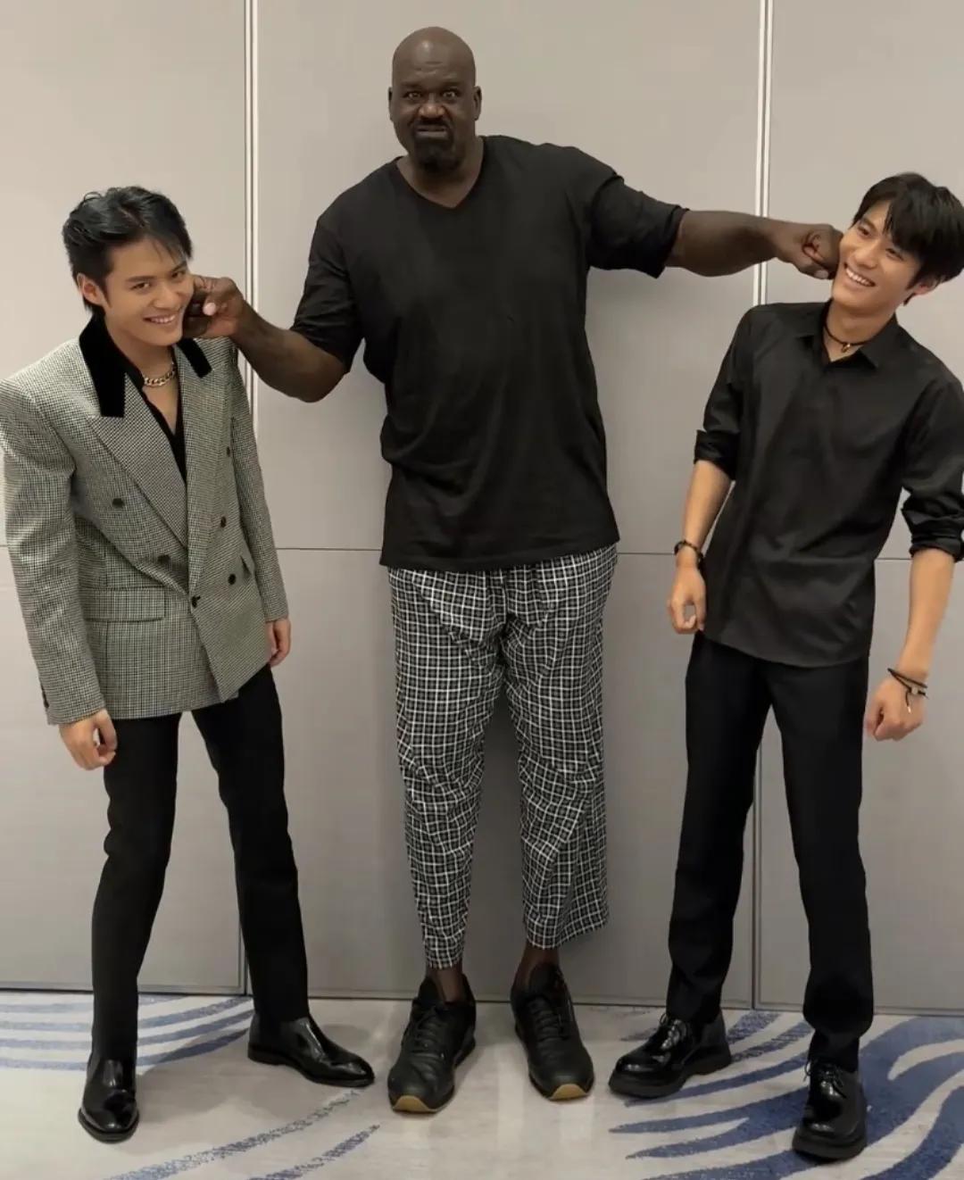 有钱能使鬼推磨，即使奥尼尔来了也得带货！

不得不佩服小杨哥的实力，即使是NBA