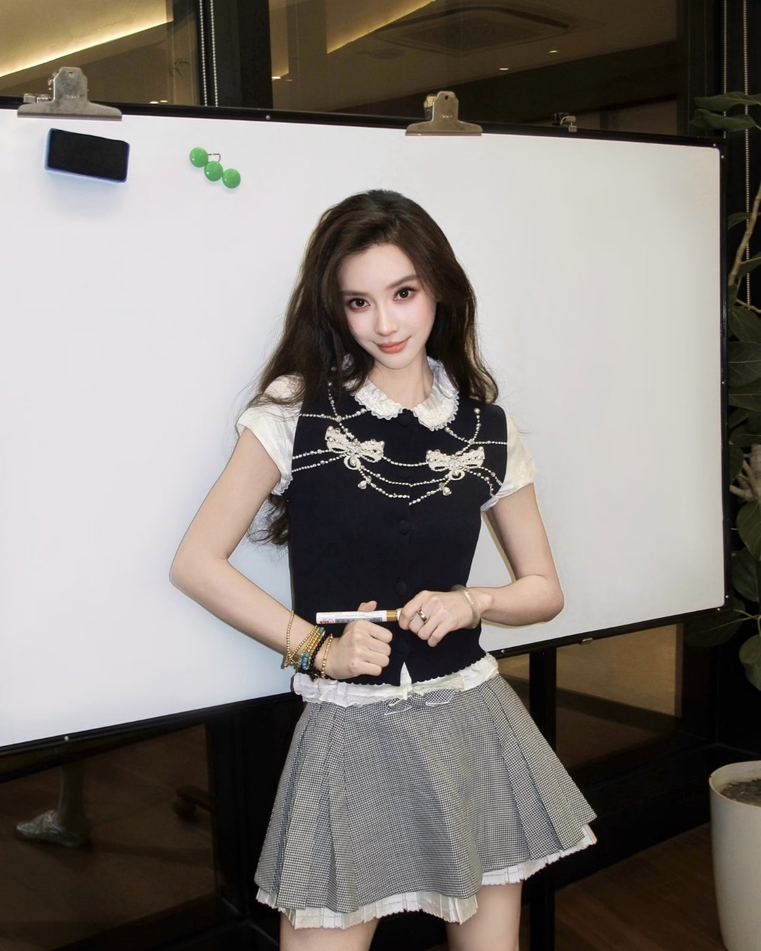 最近鼻姐美貌营业很频繁，继续保持这个频率 