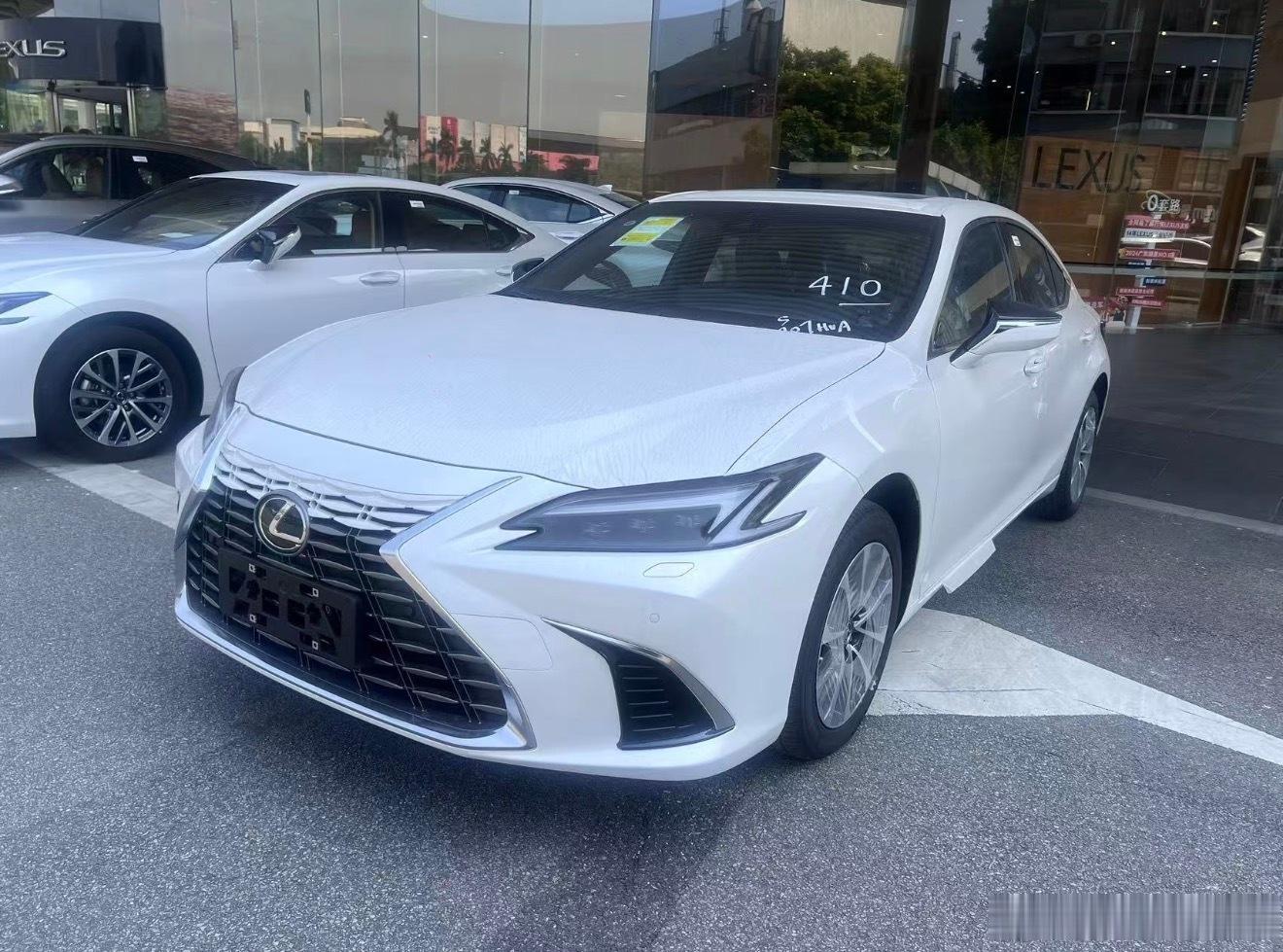 雷克萨斯ES200 老款 指导价299800元优惠92000元20.78万裸车…
