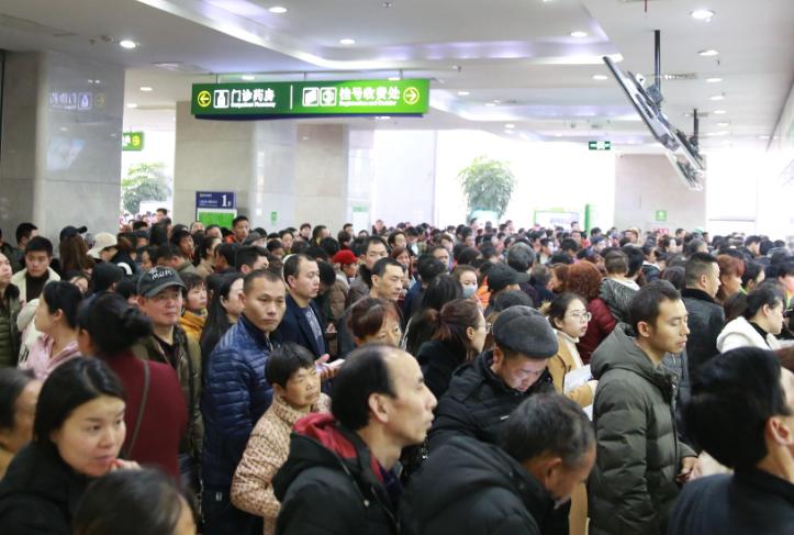 成都大病保险5类费用不再报销！医保做"减法"，到底是在保护谁？

医保做"减法"