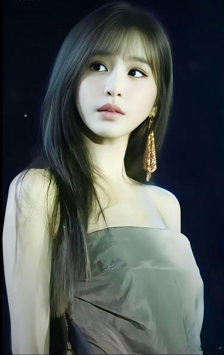 王心凌轻松拿捏甜美风 这哪是拿捏啊，明明是甜美风被她本人统治了好吧，粉色公主裙花