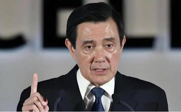 马英九现在估计肠子都悔青了！他后悔的不是多次访问大陆受到高规格接待，也不是公开主