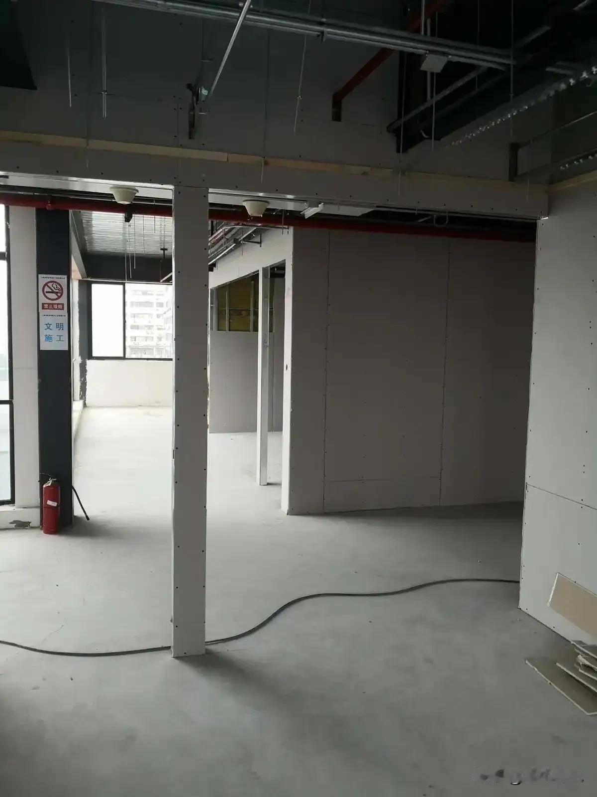 昨天晚上给从山西回来的朋友接风。从他的口中听了一件很“奇怪”但是又很“正常”的事