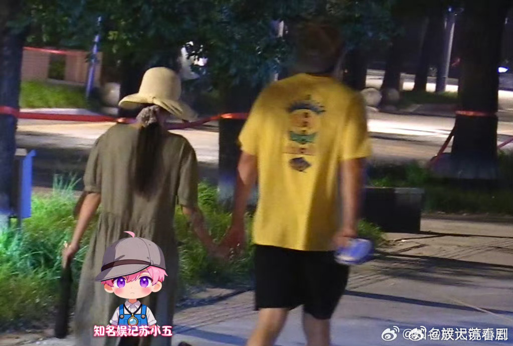金莎孙丞潇手牵手遛狗金莎孙丞潇婚后手牵手遛狗 哇塞塞又幸福了 