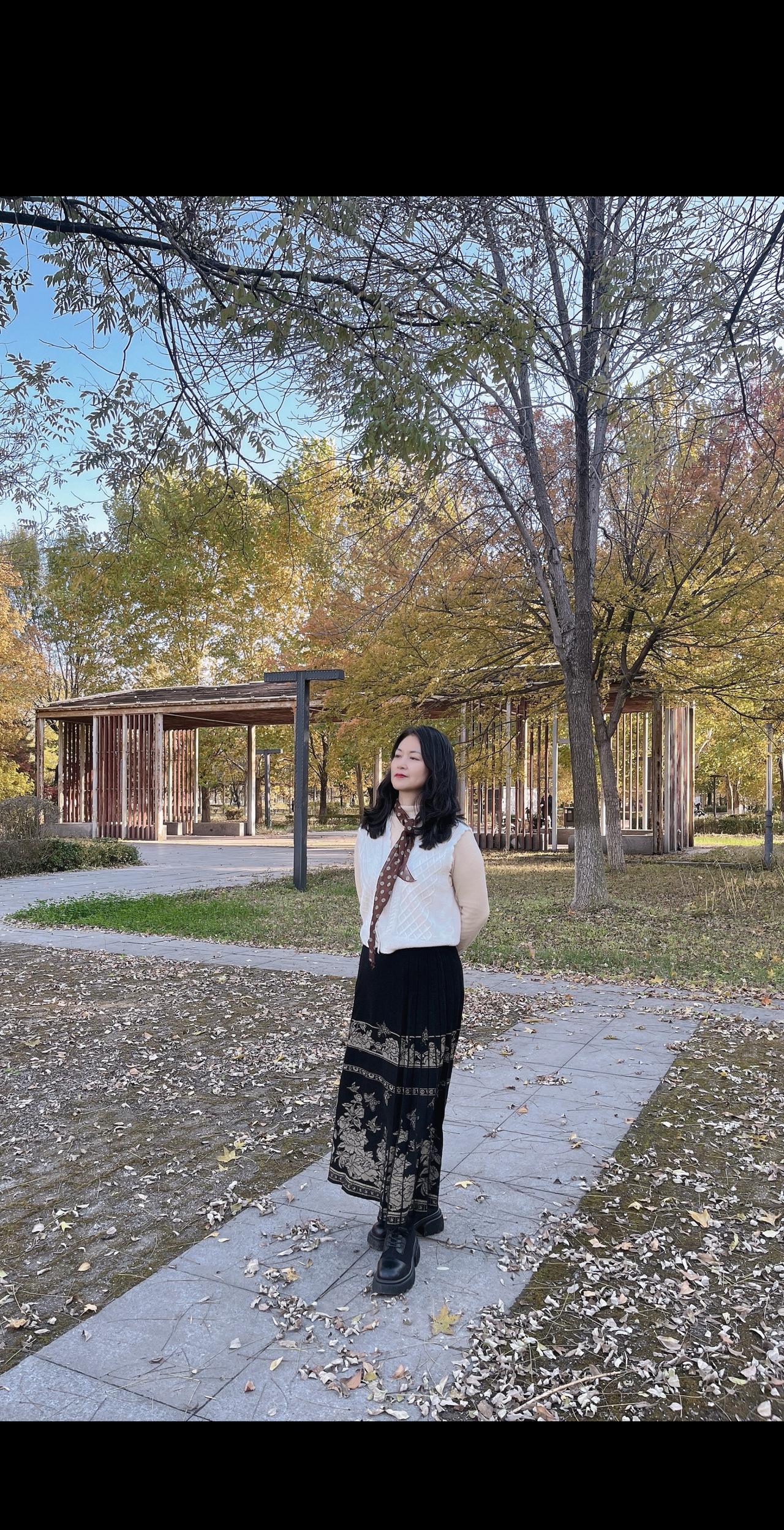 人到中年，学会随缘，不纠结，不强求！花开花落，品冷暖四季，允许一切发生！人生的下