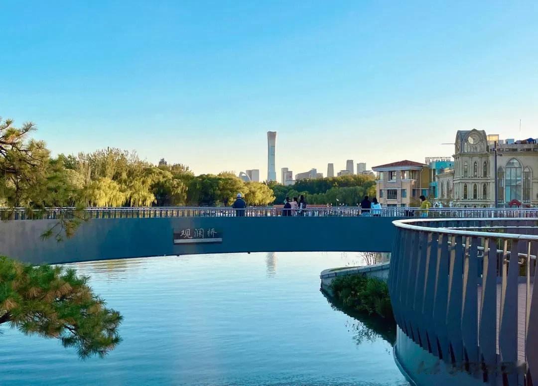  
朝阳公园的初秋
在北京呆了十多年，来朝阳公园的机会比较少，不太顺路。五年后再