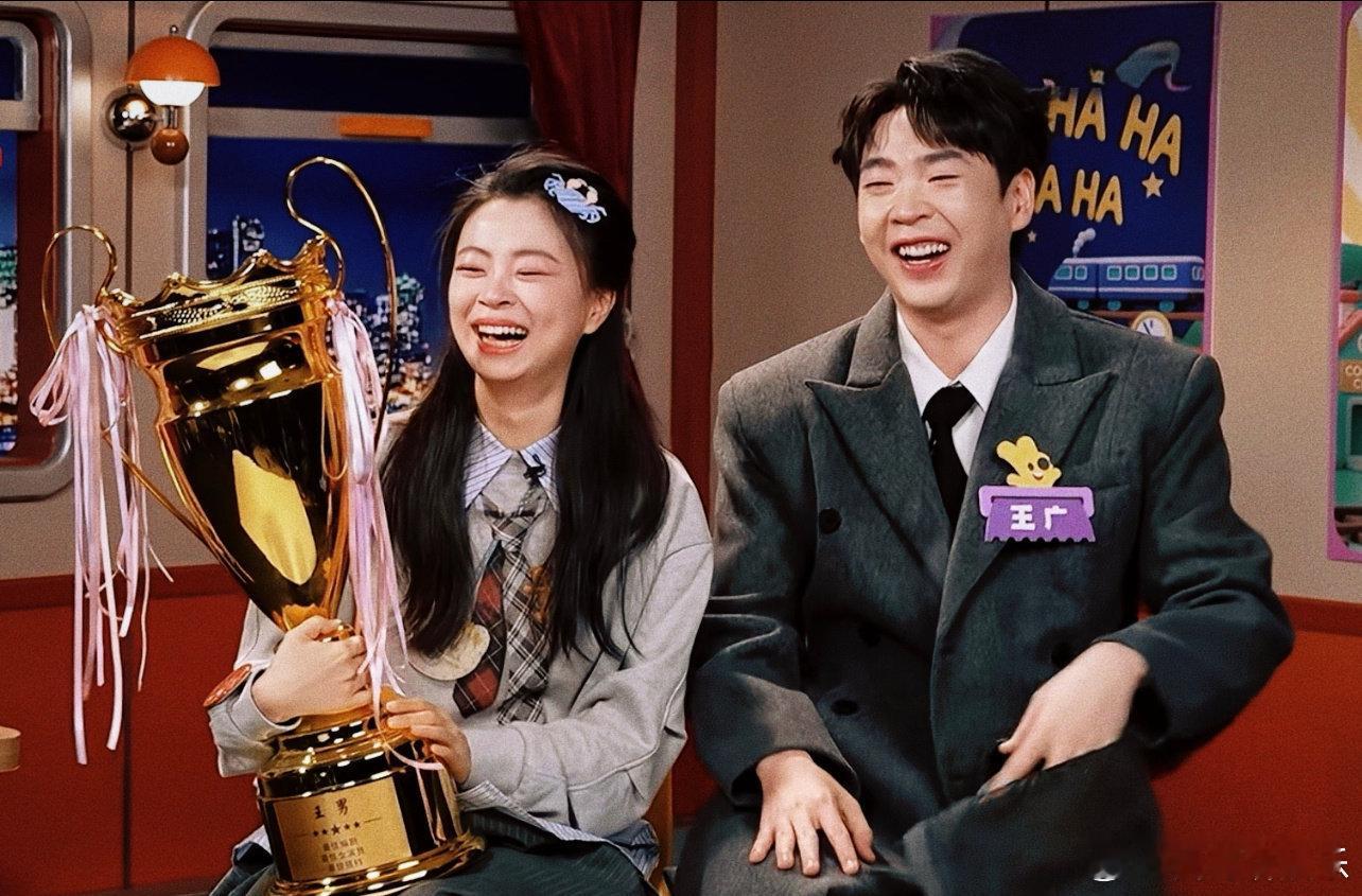 王男王广把八蚬子包饺子里了 八蚬子馅饺子是团魂认证！王男王广操作接地气又用心，拿