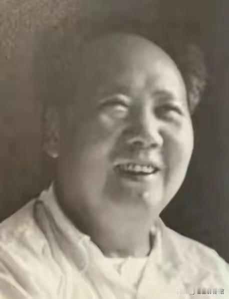 和蔼可亲可敬的人[祈祷]您的笑容温暖亿万中国人！