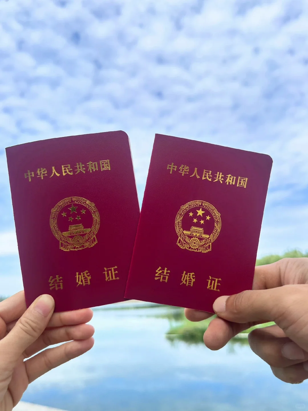吴谨言洪尧官宣！领结婚证了！！！