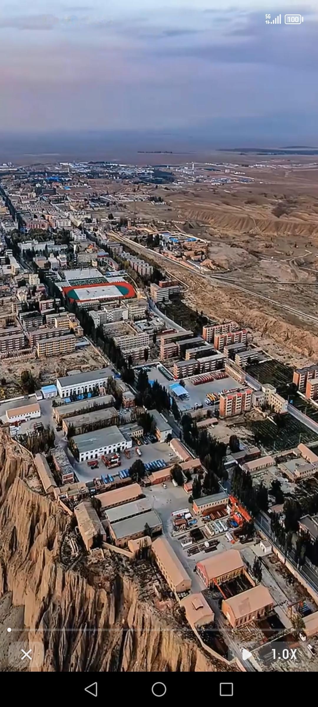 甘肃玉门，这座因石油而兴起的城市，曾是中国唯一的石油之城，辉煌一时。上世纪中叶，