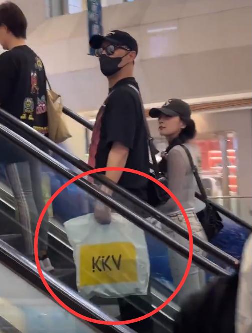 现在全网最后悔的男人，
应该就是汪峰了吧！
原本是想上节目捞一把！为了节目效果，