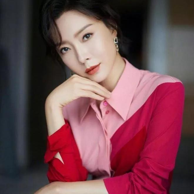 温柔优雅的粉色衬衫，让你心动不已！💕粉色长袖穿搭 玫粉色衬衣裙 淡粉色长袖上衣