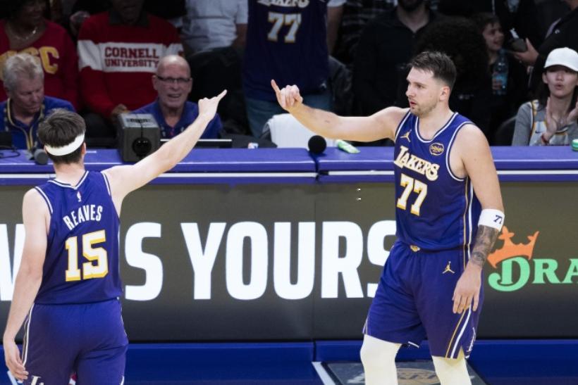 NBA常规赛，湖人132-123战胜爵士。赛后，前NBA球员、湖人冠军成员萨沙·